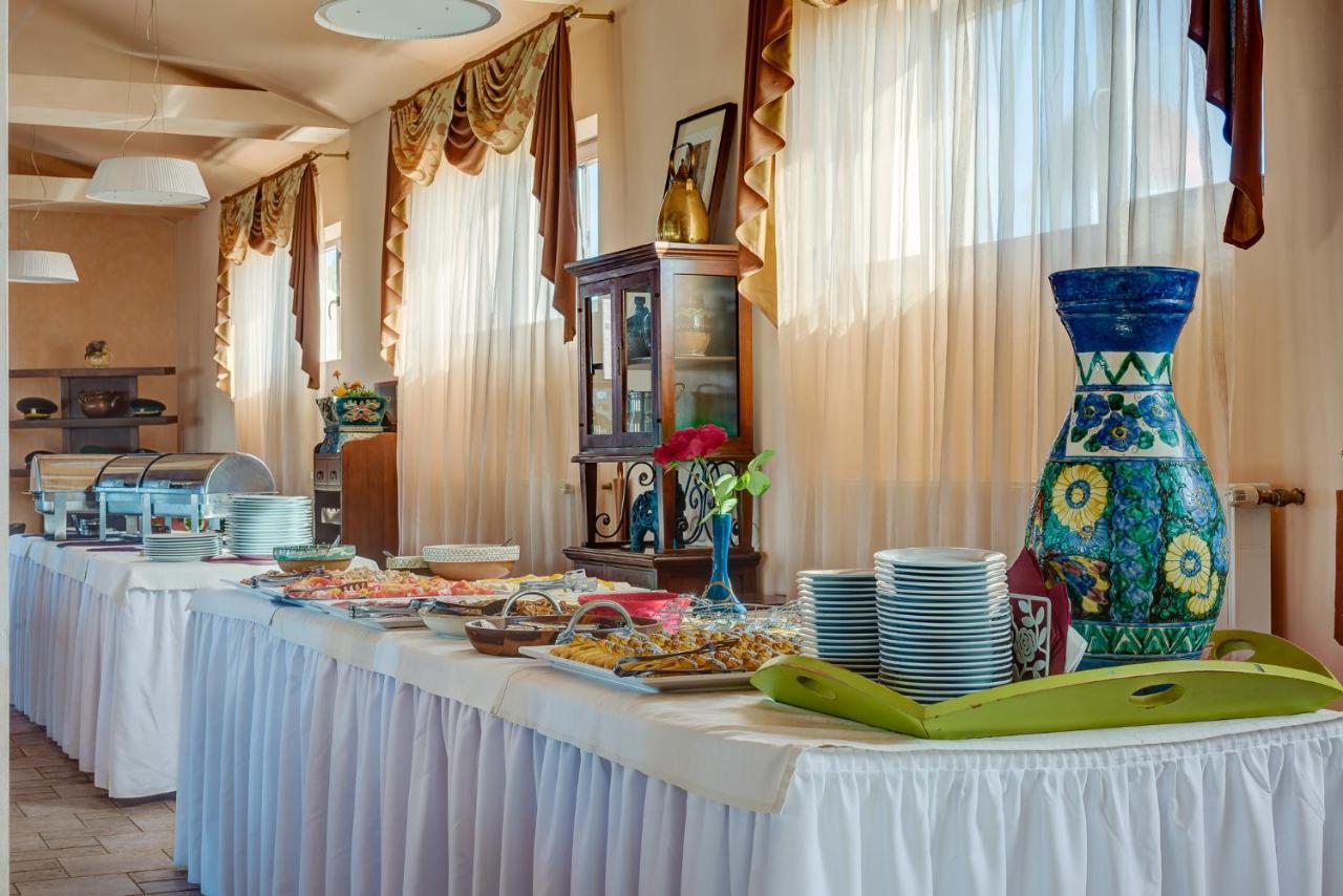 Club Insieme Grand Resort Potlogi Екстер'єр фото