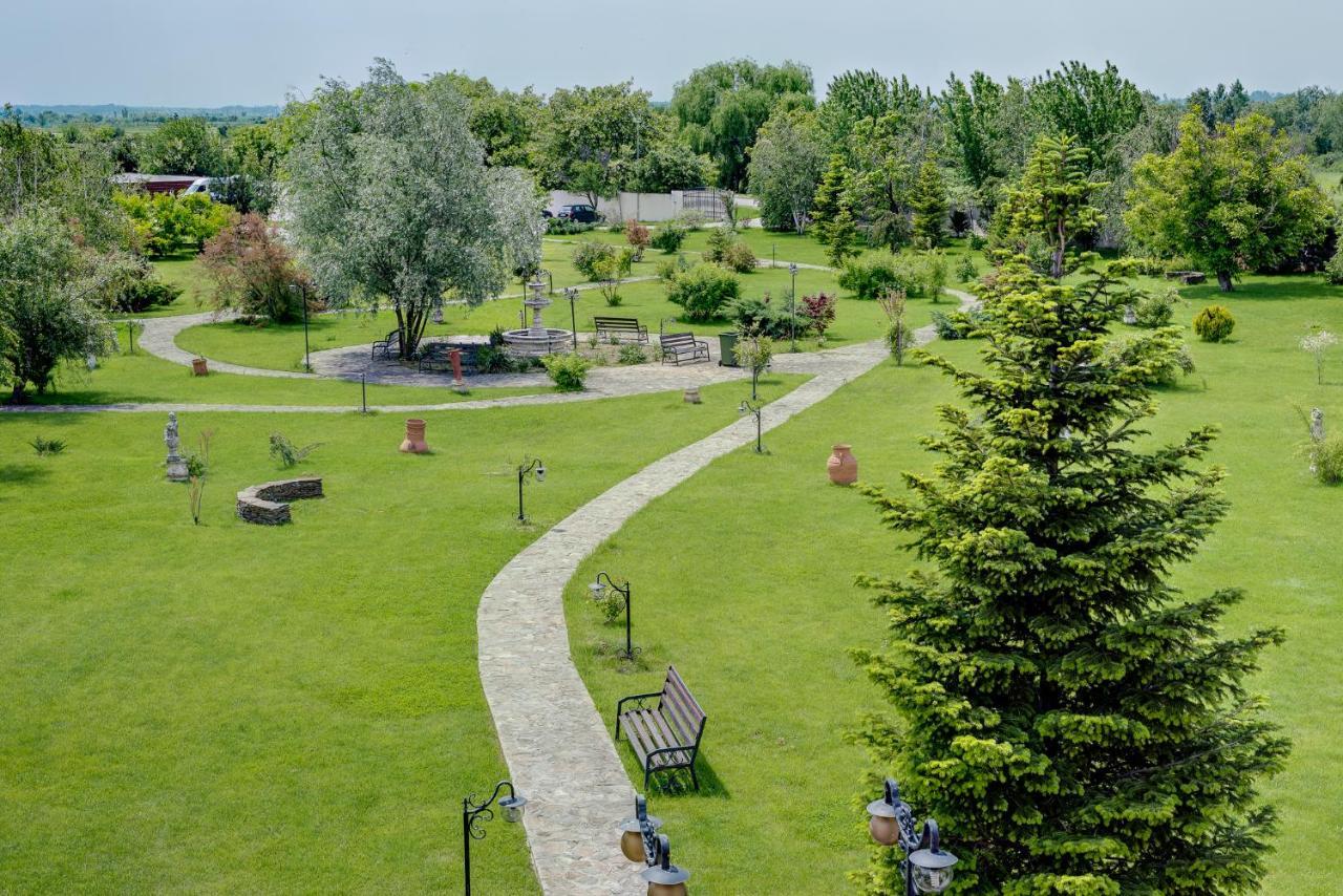 Club Insieme Grand Resort Potlogi Екстер'єр фото