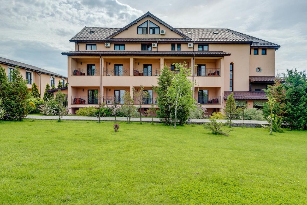 Club Insieme Grand Resort Potlogi Екстер'єр фото