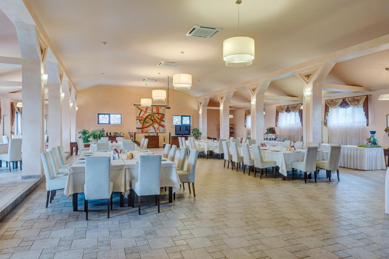Club Insieme Grand Resort Potlogi Екстер'єр фото