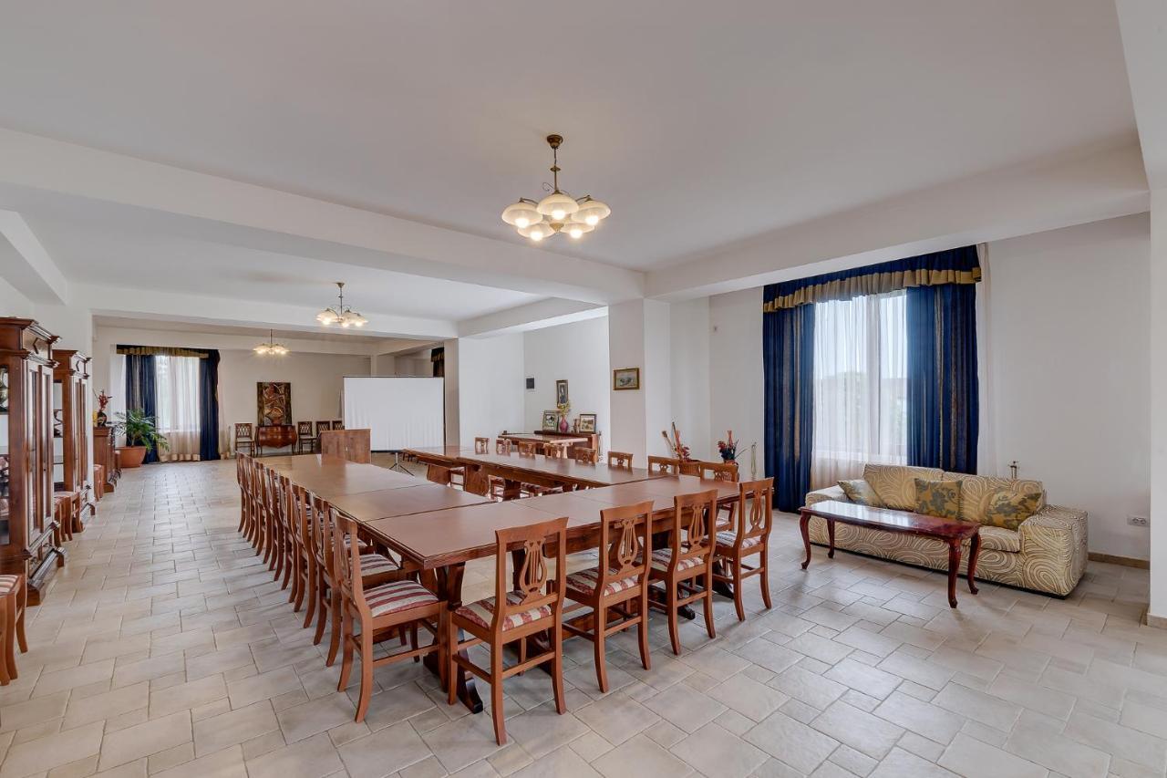 Club Insieme Grand Resort Potlogi Екстер'єр фото