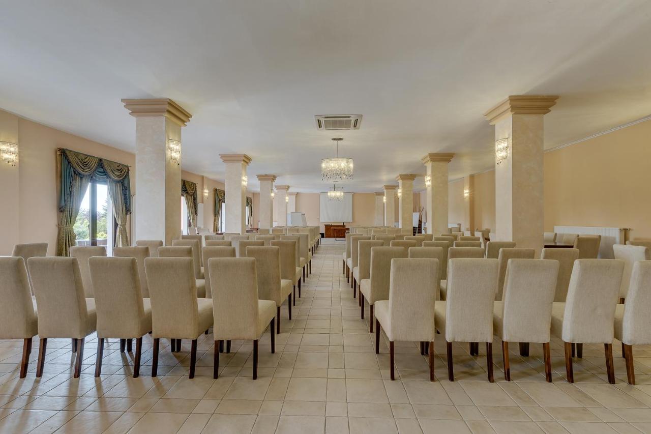 Club Insieme Grand Resort Potlogi Екстер'єр фото