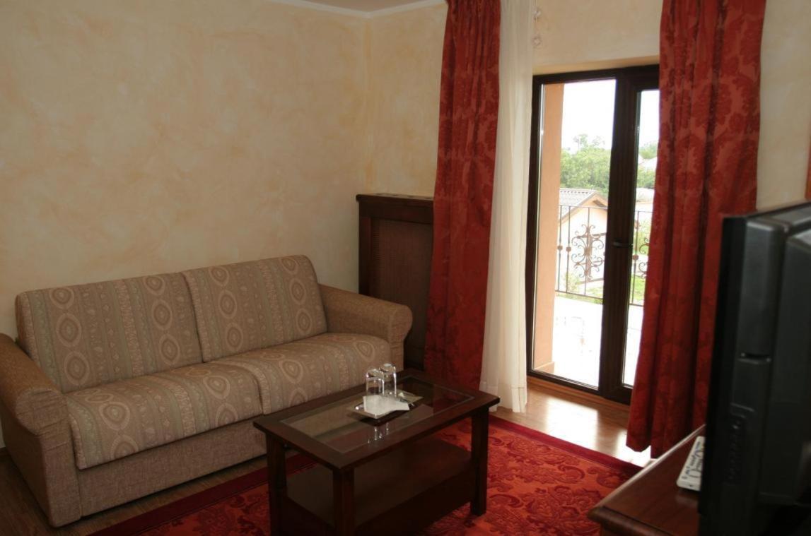 Club Insieme Grand Resort Potlogi Екстер'єр фото